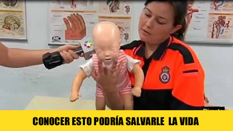 como actuar con un bebe cuando se atraganta