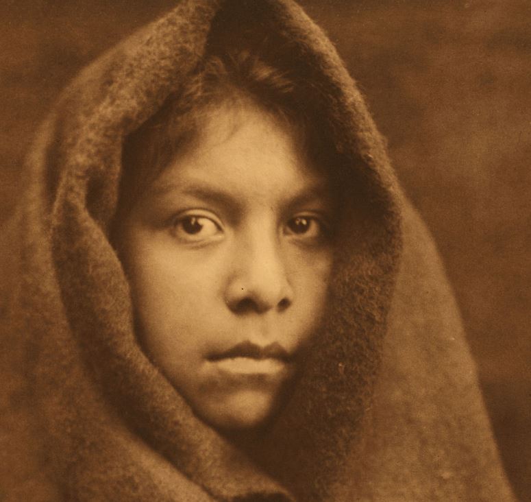 Joven fémina de la tribu Makah.