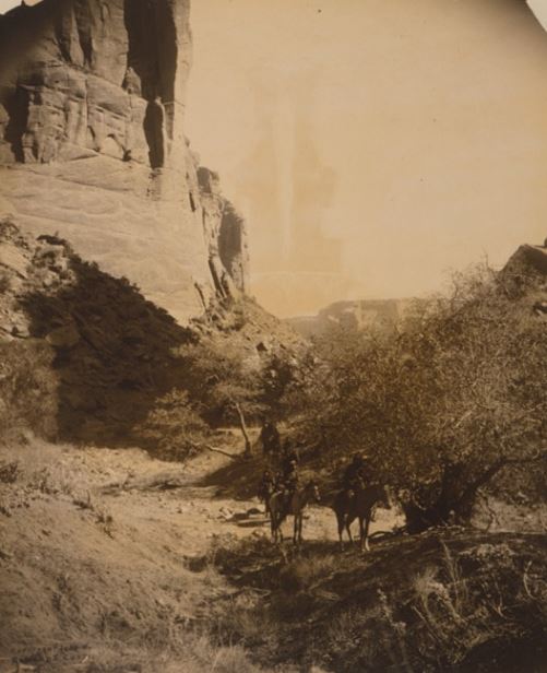 Indios navajos en el gran cañón.