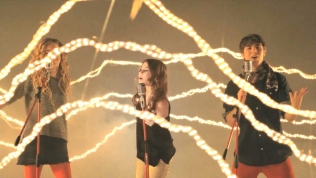 Feliz Navidad te deseo cantando.