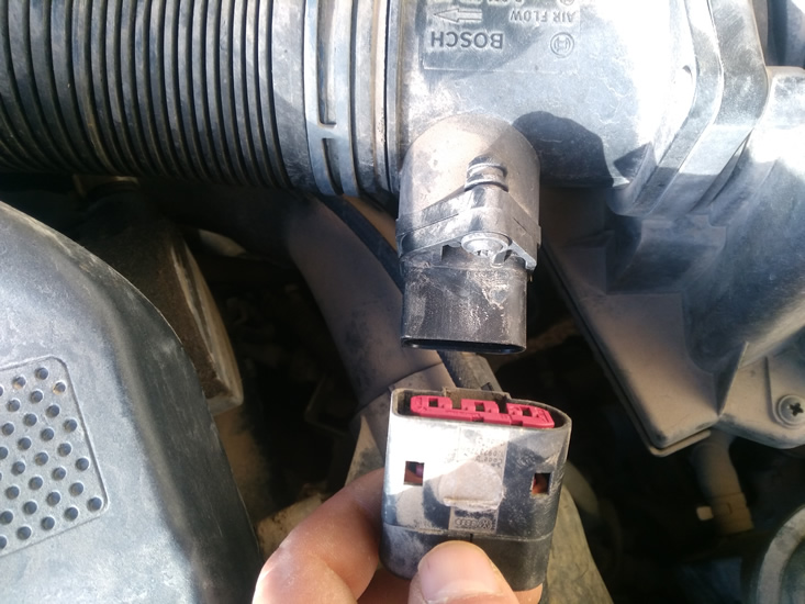 extracción del cableado del caudalímetro del seat ibiza