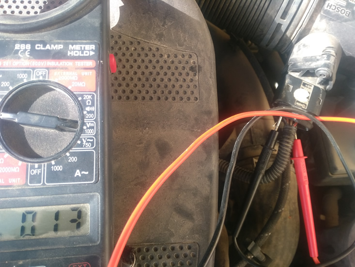 voltaje cable caudalímetro del Seat Ibiza