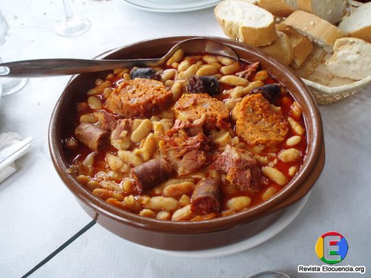 platos típicos de la cocina asturiana FABADA ASTURIANA