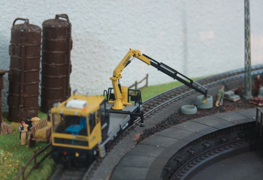 imagen de portada de artículo sobre modelismo y maquetas en la que aparece un diorama sobre ferrocarriles