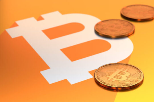 imagen de portada del artículo sobre como comprar bitcoin en la que aparece el símbolo del bitcoin